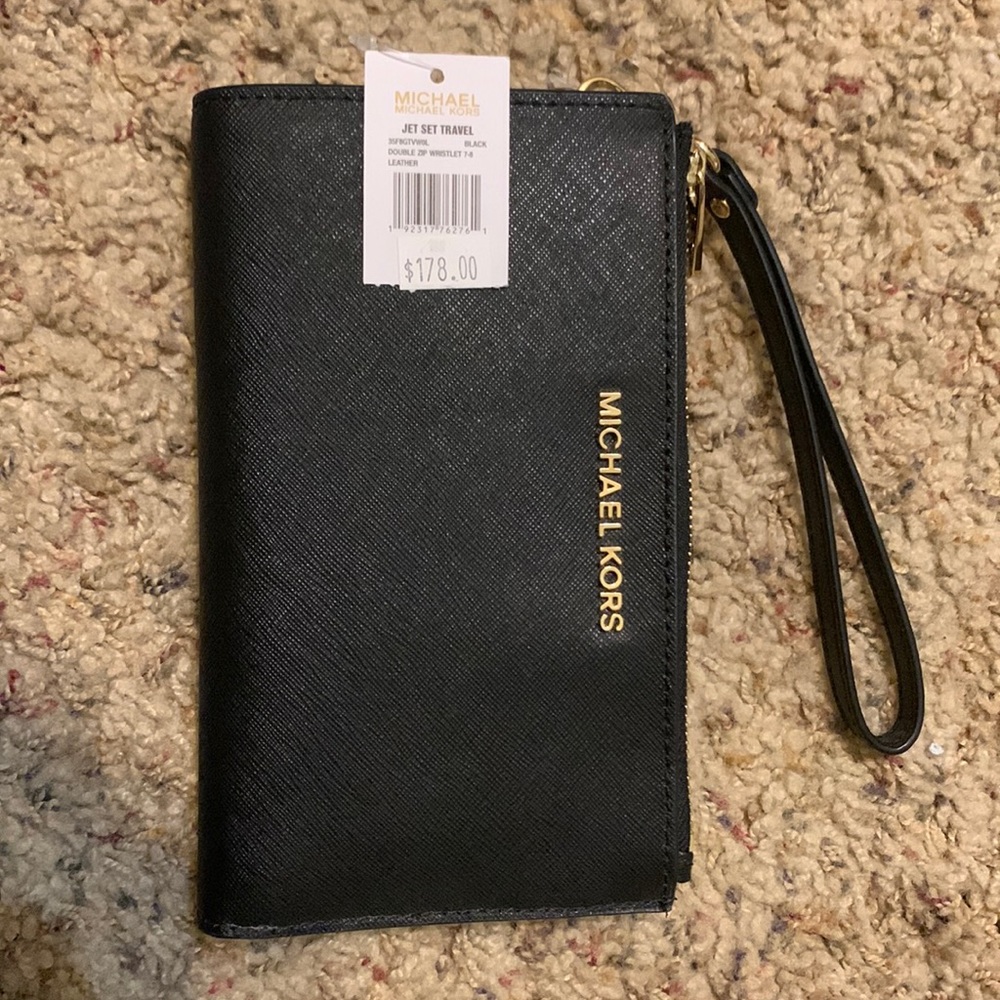 MICHAEL Michael Kors Jet Set Travel Double Zip Wristlet 7-8.